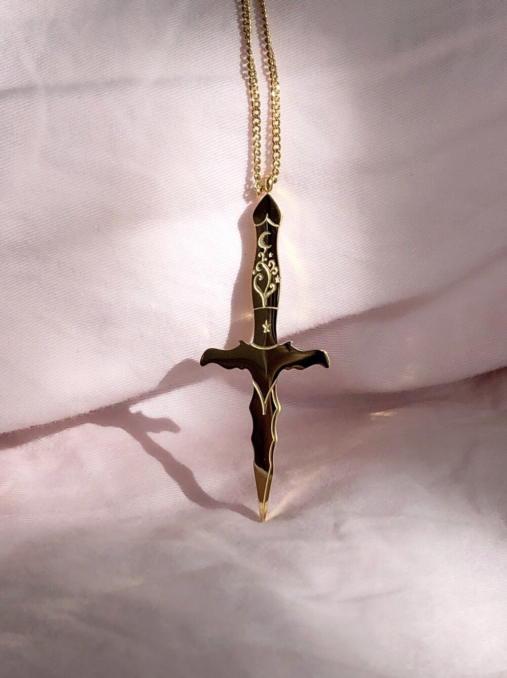 ALL MY MIND. Sword & Brain Necklace - Gold – REGALROSE